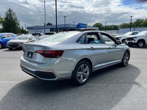 Used 2023 Volkswagen Jetta SE FWD image 6