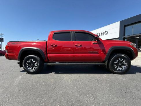Used 2017 Toyota Tacoma TRD Off-Road AWD/4WD image 12