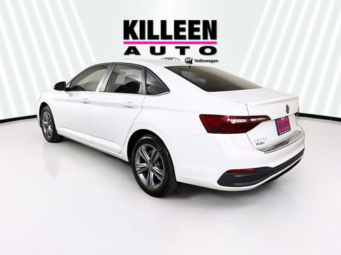 Used 2023 Volkswagen Jetta SE image 5