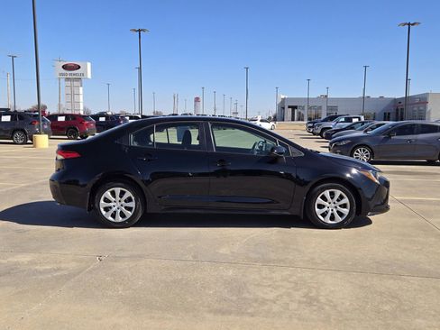Used 2025 Toyota Corolla LE image 7