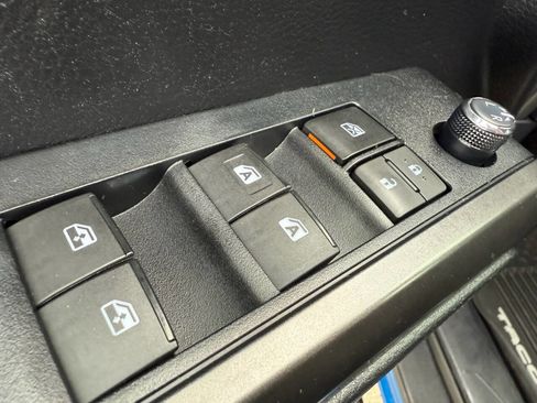 Used 2017 Toyota Tacoma TRD Sport image 12