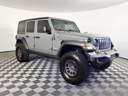 Used 2020 Jeep Wrangler Unlimited Sport S AWD/4WD image 3