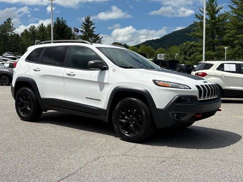 Used 2018 Jeep Cherokee Trailhawk AWD/4WD image 1
