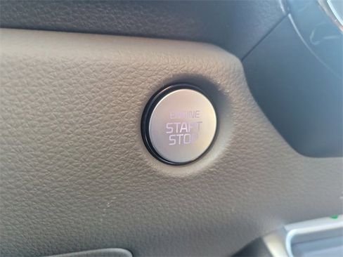 Certified 2025 Kia Carnival image 21