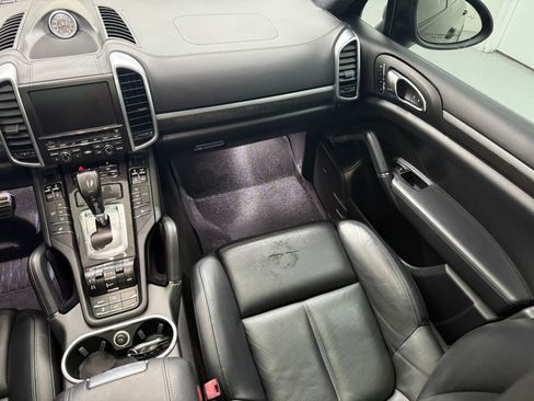 Used 2013 Porsche Cayenne Turbo image 34