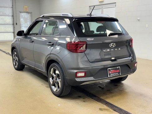 Used 2025 Hyundai Venue Limited FWD image 7