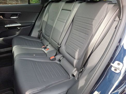 Used 2024 Mercedes-Benz GLC 300 4MATIC image 7