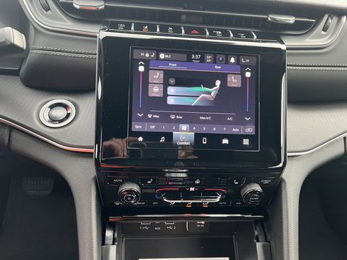 New 2025 Jeep Grand Cherokee L Altitude image 23