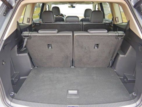 Used 2025 Volkswagen Atlas SE image 16