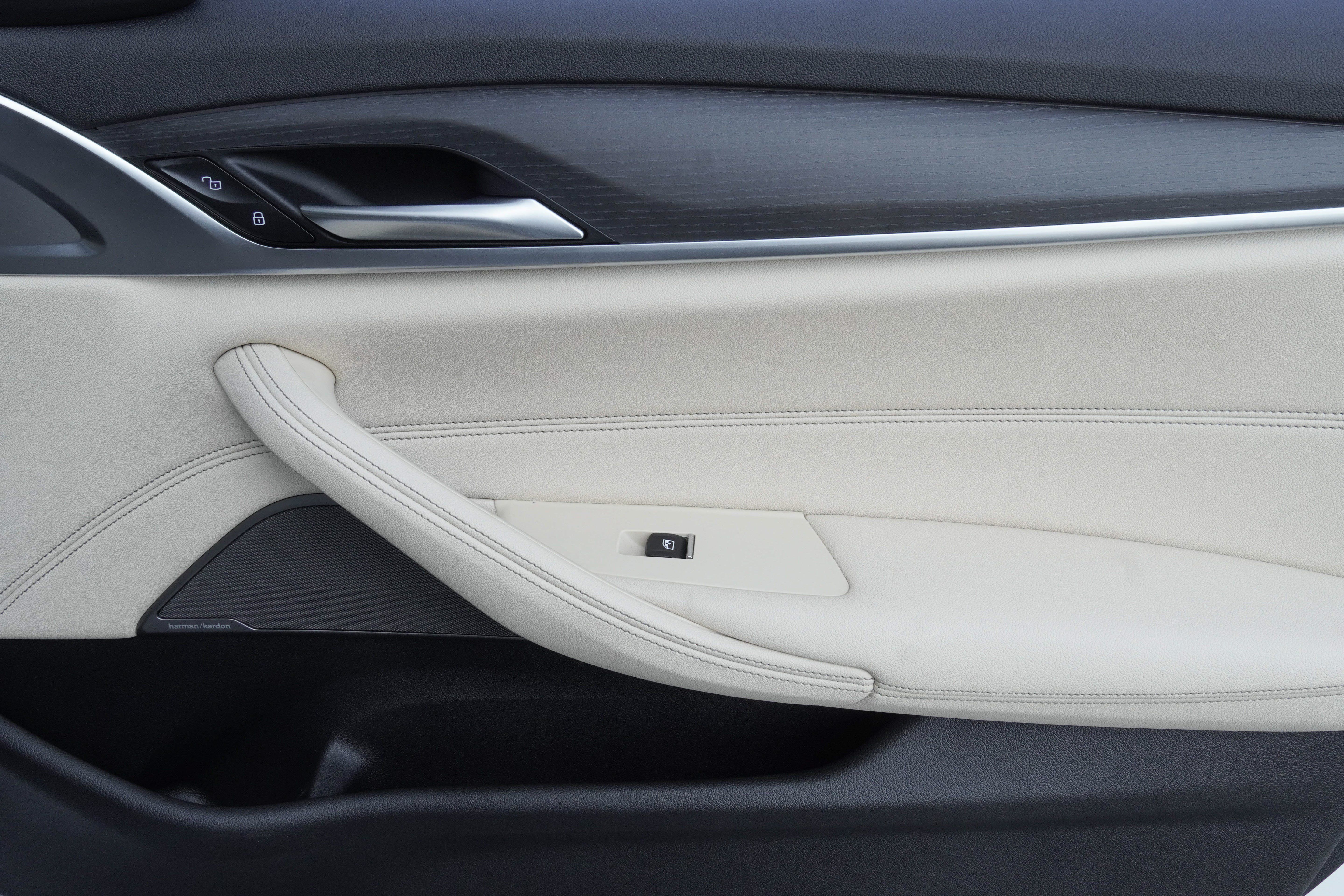 Used 2023 BMW 530i w/ Premium Package RWD image 31