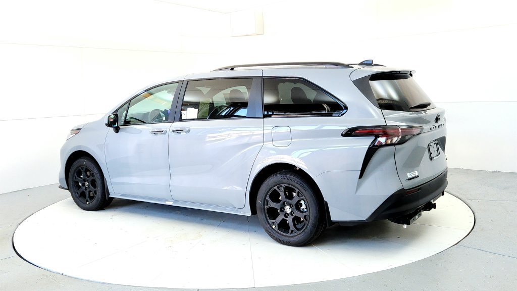 New 2026 Toyota Sienna XLE Woodland Edition AWD/4WD image 4