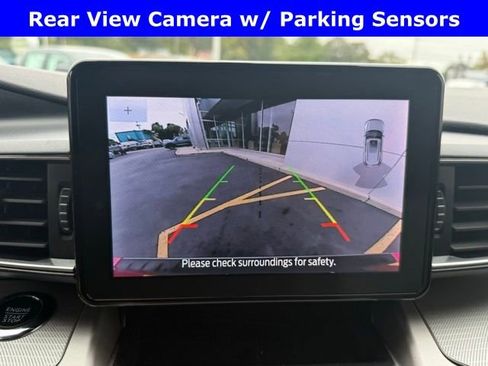 Used 2022 Ford Explorer XLT w/ Equipment Group 202A image 13