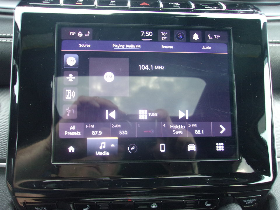 Used 2024 Jeep Grand Cherokee L Altitude AWD/4WD image 22