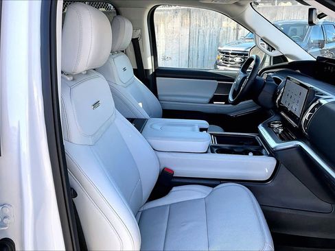 Certified 2025 Ford Expedition Platinum AWD/4WD image 9