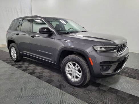 Used 2023 Jeep Grand Cherokee Laredo AWD/4WD image 11
