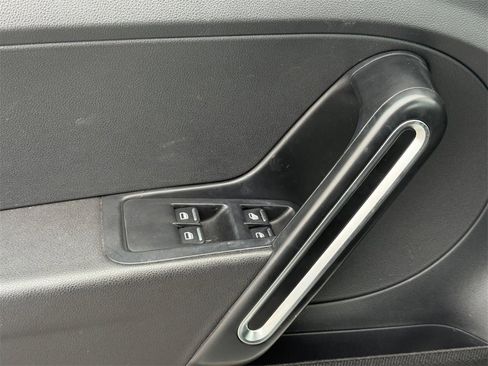 Used 2019 Volkswagen Beetle 2.0T SE image 23