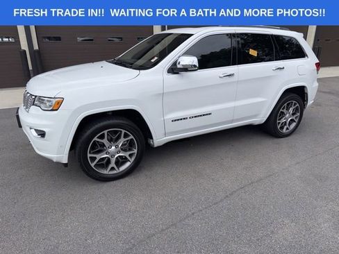 Used 2021 Jeep Grand Cherokee Overland AWD/4WD image 2