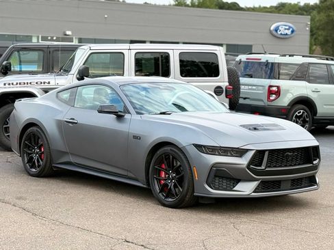Used 2025 Ford Mustang GT Premium RWD image 31