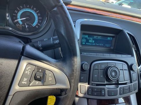 Used 2011 Buick LaCrosse CXL image 34