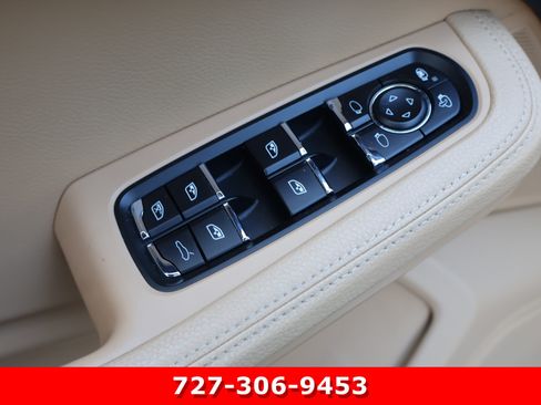 Used 2018 Porsche Macan AWD/4WD image 14