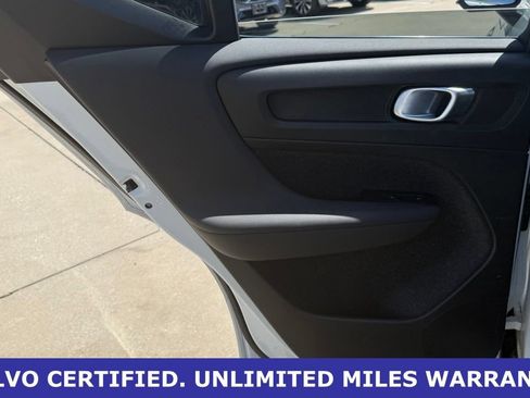 Certified 2025 Volvo XC40 B5 Plus AWD/4WD image 16