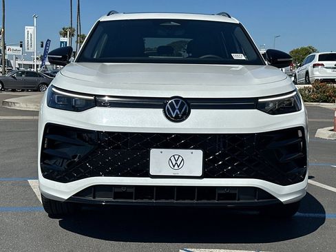 New 2026 Volkswagen Tiguan SE R-Line FWD image 3