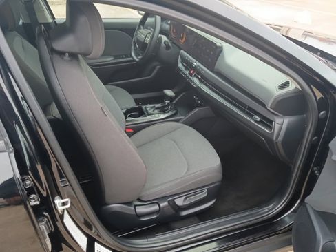 Used 2025 Kia K4 LXS image 8