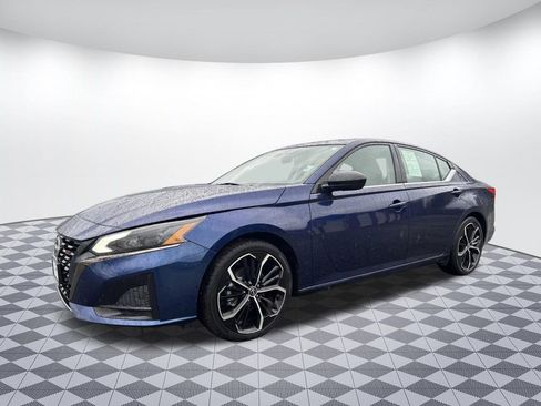 Used 2024 Nissan Altima 2.5 SR image 3