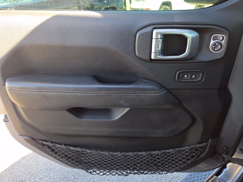 Used 2019 Jeep Wrangler Unlimited Sahara AWD/4WD image 28