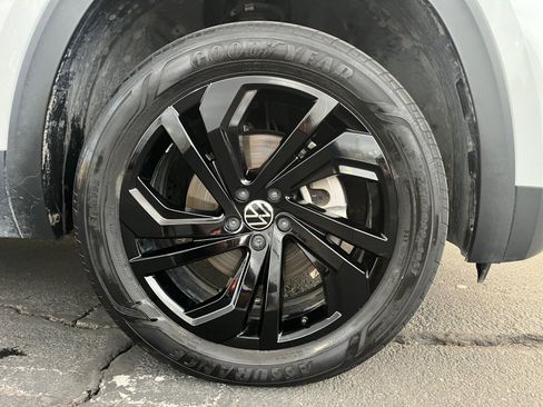 Used 2023 Volkswagen Atlas SE w/ Black Wheel Package AWD/4WD image 28