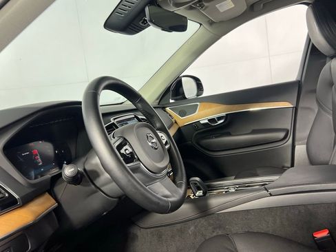 Used 2025 Volvo XC90 B6 Plus image 23