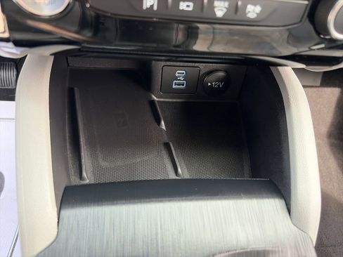 Used 2023 Ford Escape Platinum w/ Premium Technology Package AWD/4WD image 28