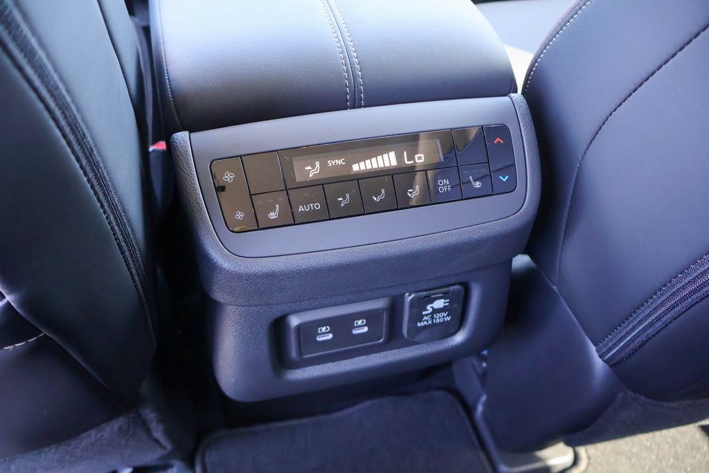 New 2026 Nissan Pathfinder Platinum w/ Accent Package FWD image 19