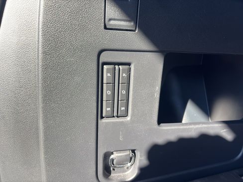 Used 2023 Ford Expedition Limited image 11