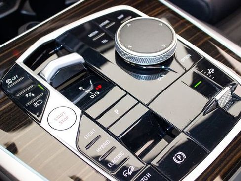 Used 2025 BMW X5 xDrive50e image 34