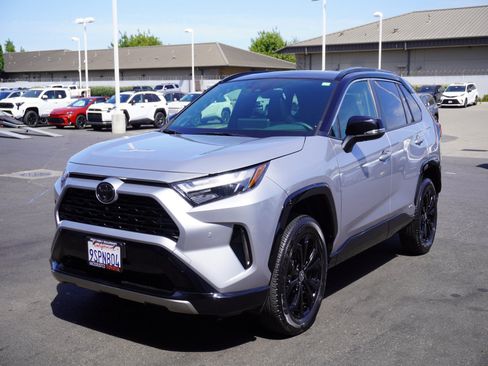 Used 2025 Toyota RAV4 XSE w/ Advanced Technology Package AWD/4WD image 5