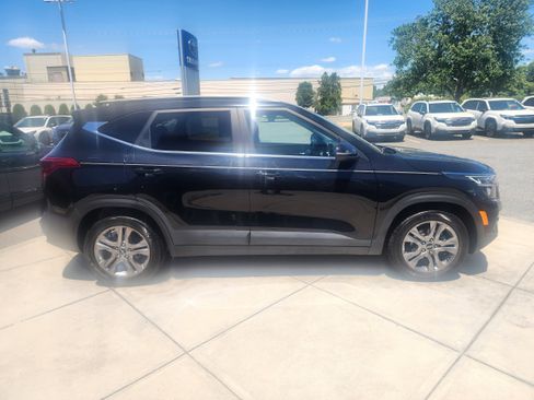 Used 2023 Kia Seltos S FWD image 3