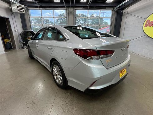 Used 2018 Hyundai Sonata SE FWD image 3