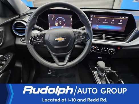 Used 2025 Chevrolet Trax LT FWD image 15