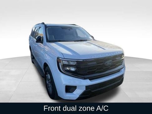 Used 2025 Ford Expedition Active image 3