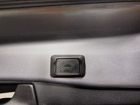 Used 2019 Toyota RAV4 XLE Premium FWD image 42