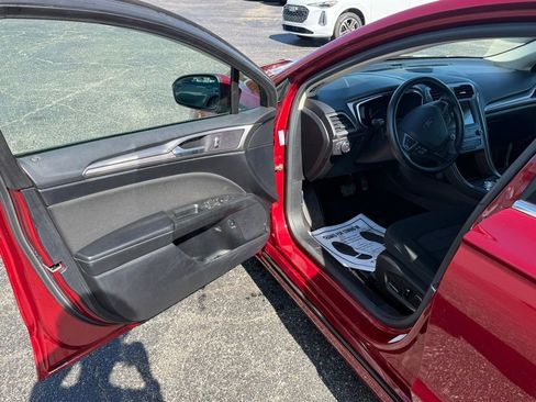 Used 2019 Ford Fusion SE FWD image 7