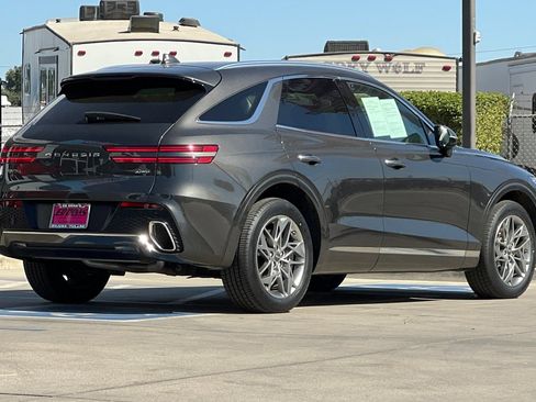 Used 2025 Genesis GV70 2.5T AWD/4WD image 4