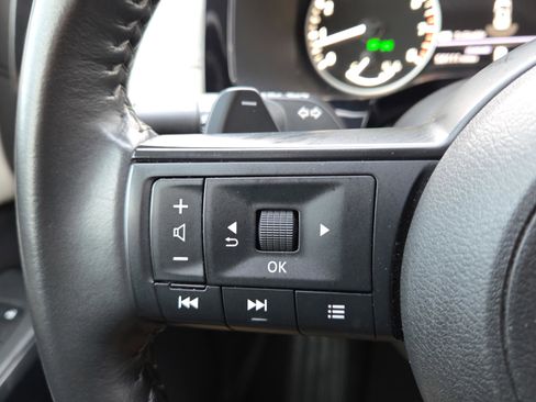 Used 2024 Nissan Pathfinder SV image 26