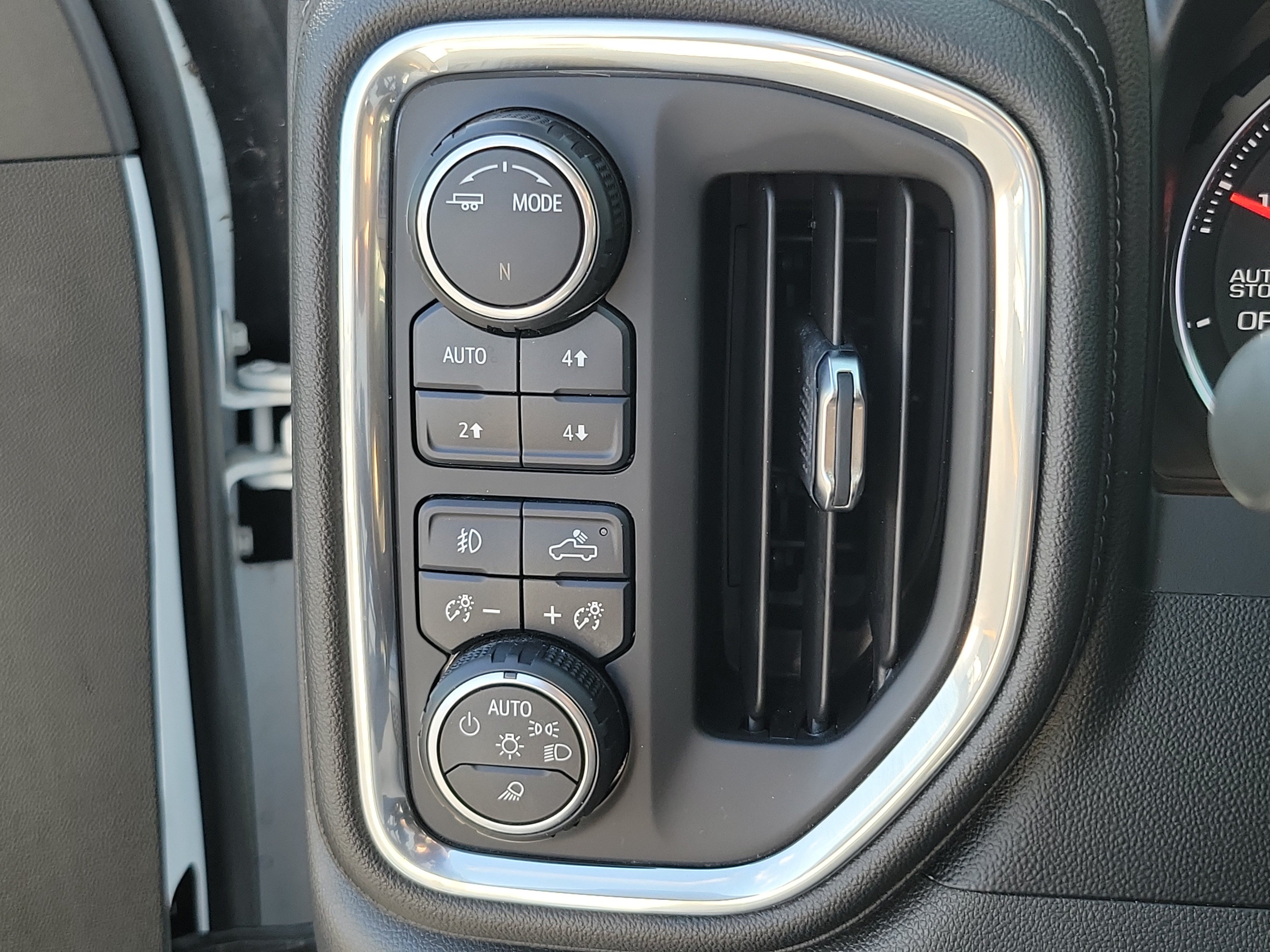 Used 2021 Chevrolet Silverado 1500 LTZ w/ LTZ Convenience Package II AWD/4WD image 19