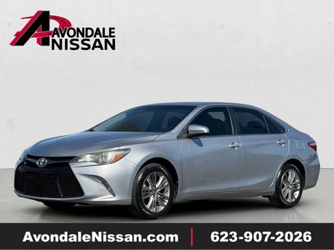 Used 2015 Toyota Camry SE w/ Moonroof Package FWD image 1