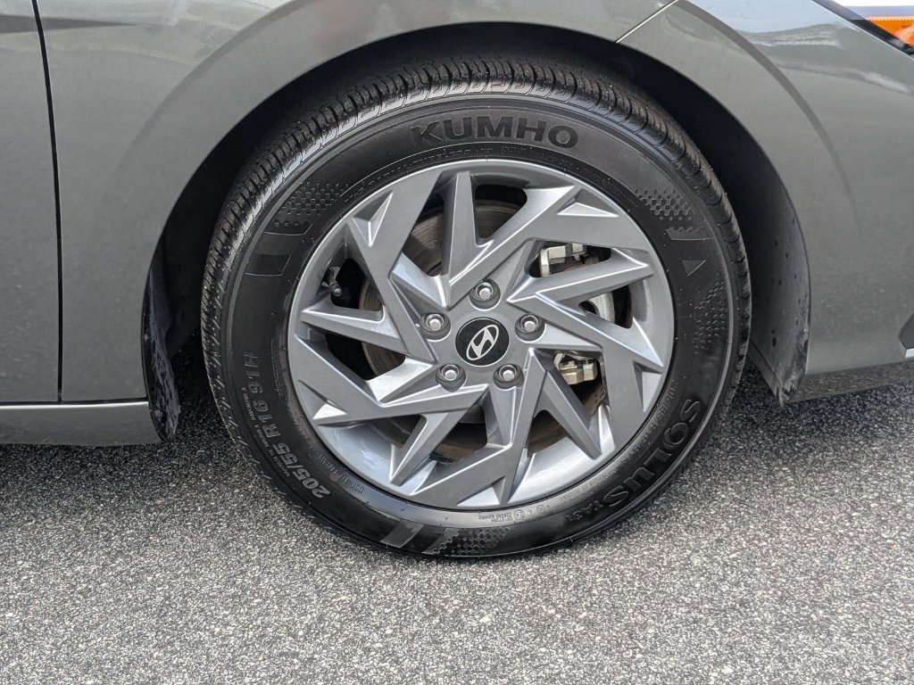 Used 2026 Hyundai Elantra Hybrid FWD image 12