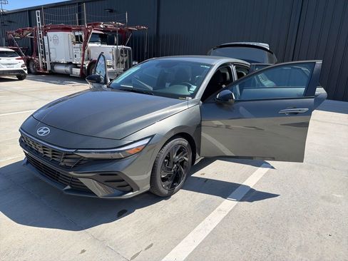 New 2026 Hyundai Elantra Sport FWD image 13