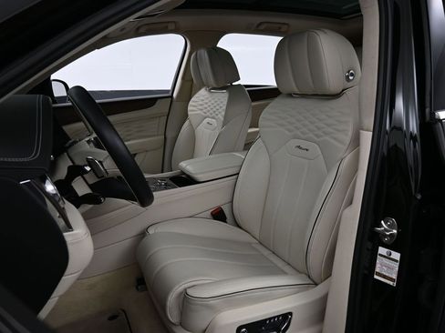 Used 2024 Bentley Bentayga AWD/4WD image 5