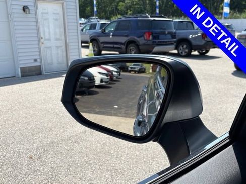 Used 2024 Toyota Highlander XLE AWD/4WD image 40